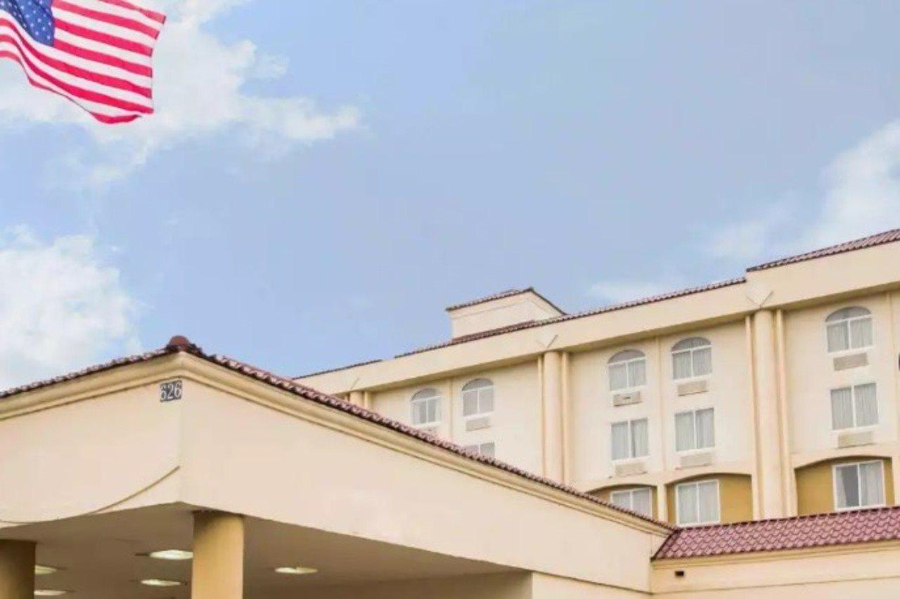 QUALITY INN &amp; SUITES WINTER PARK VILLAGE AREA ORLANDO, FL